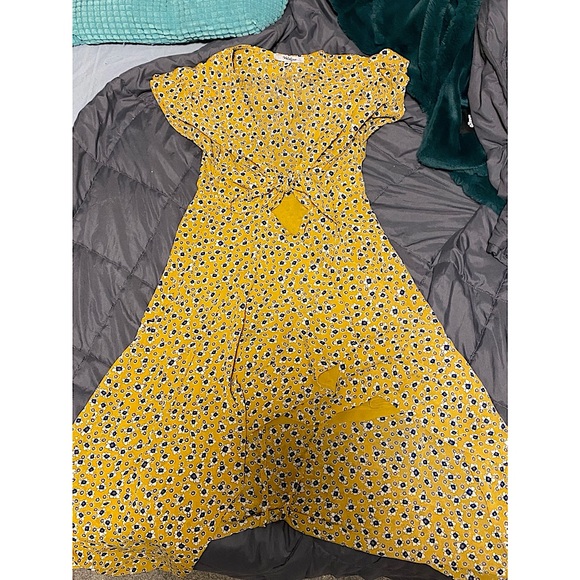Yellow floral short Sundress from Wildfire - Picture 2 of 5